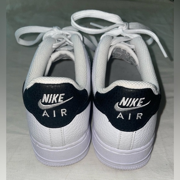 Nike Air Force 1 - Picture 4 of 8